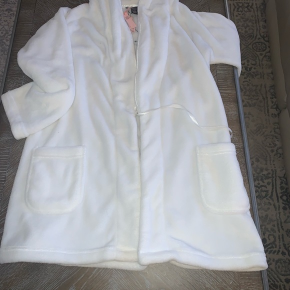 Victoria Secret Robe!!! Size XS-S - Picture 2 of 3